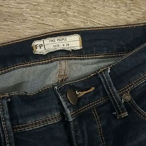 Free People "Roller" Crop Skinny Jeans 24 - Picture 5 of 7